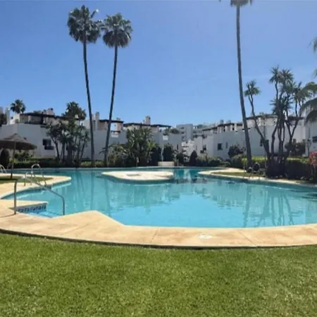 Casa Adosada Junto A La Playa A 100 M Del Mar Marbella