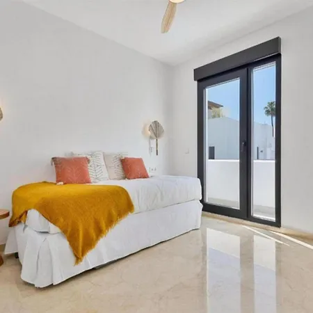 Casa Adosada Junto A La Playa A 100 M Del Mar